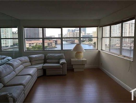 5th image of 111 Golden Isles Dr APT F10