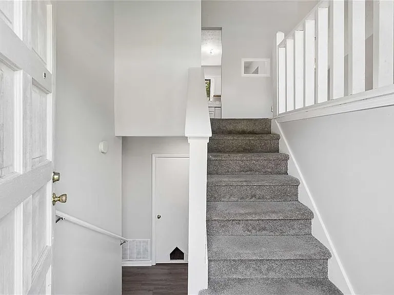 7055 Hania Dr — Photo 1