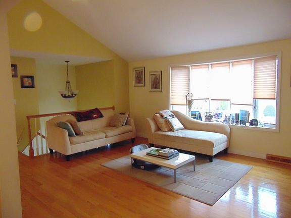 4th image of 16 Sunnyworth Ln
