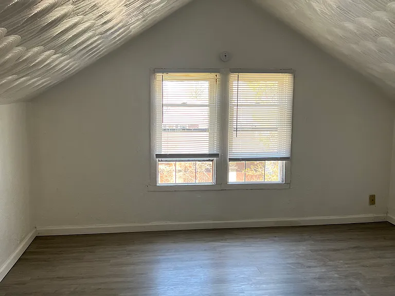 921 & 923 Baughman St #C — Photo 8