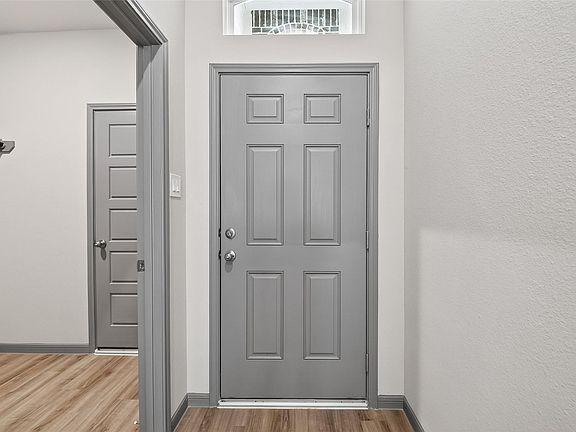 5th image of 2119 Spring Hollow Dr