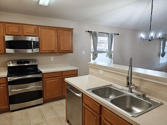 4th image of 1304 Hansberry Dr
