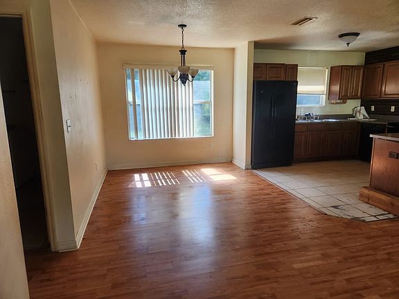 4th image of 1886 Laurel Ave