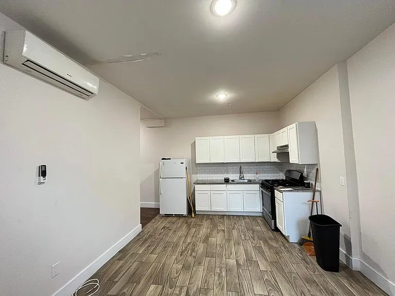 233 Martin Luther King Dr #19E — Photo 2