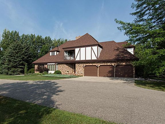 4th image of 1603 Round Hill Dr