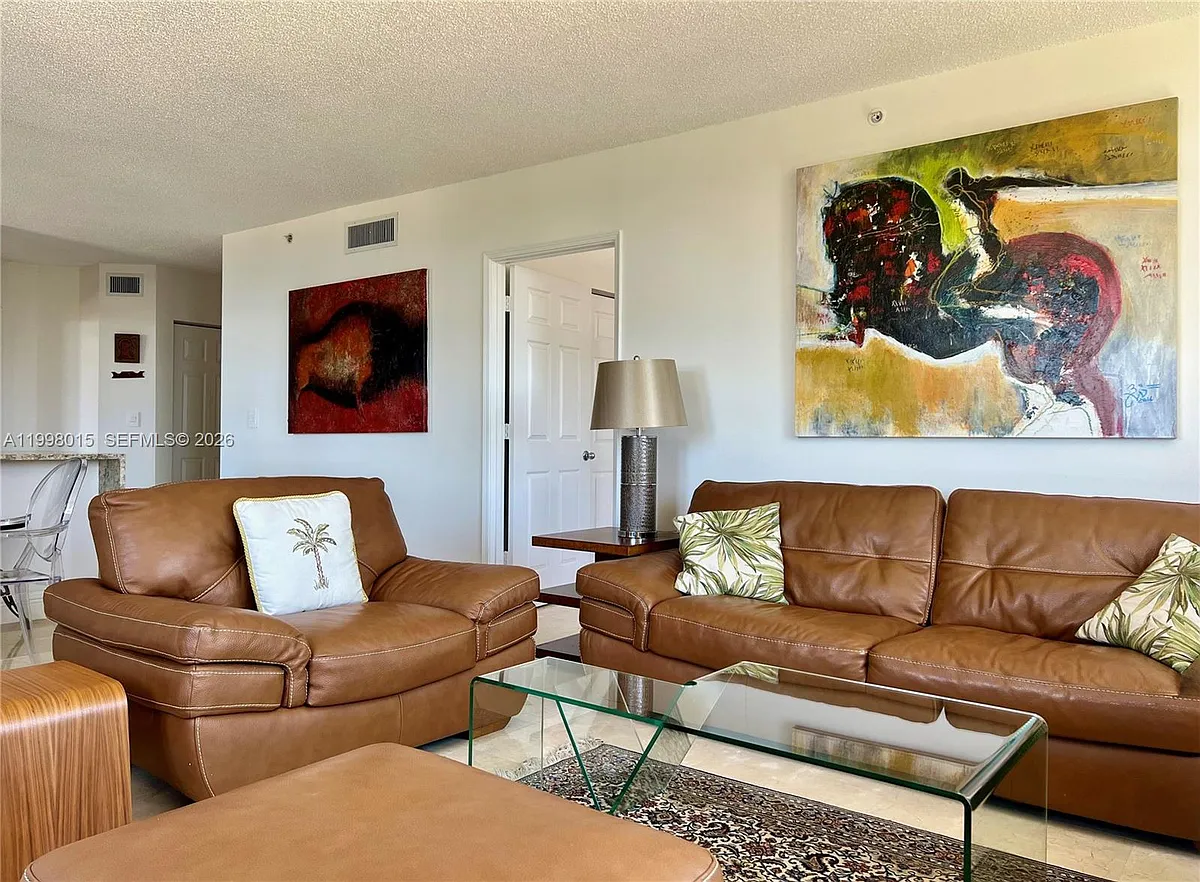 Building Photo - 651 Okeechobee Blvd #811