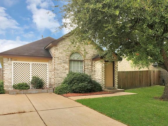 2nd image of 1207 Bayou Glen Dr