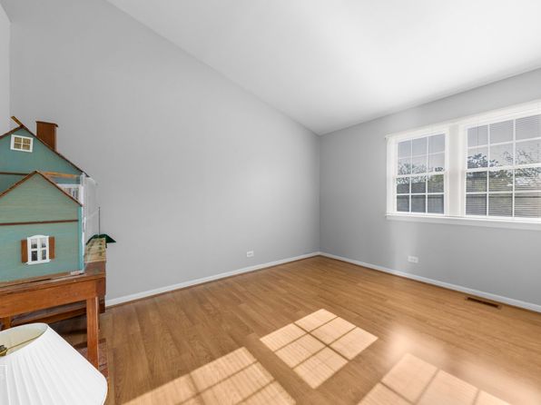 26 Sarahs Grove Ln