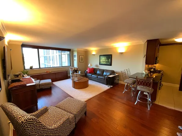 269-10 Grand Central Pkwy APT 4T, Floral Park, NY 11005