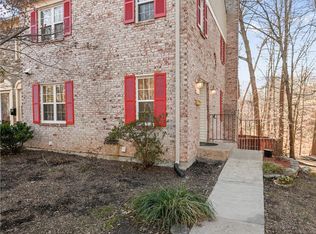 9145 Galbreth Ct, Springfield, VA 22153