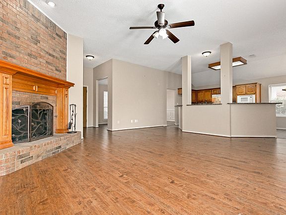 5th image of 204 Tanglewood Dr