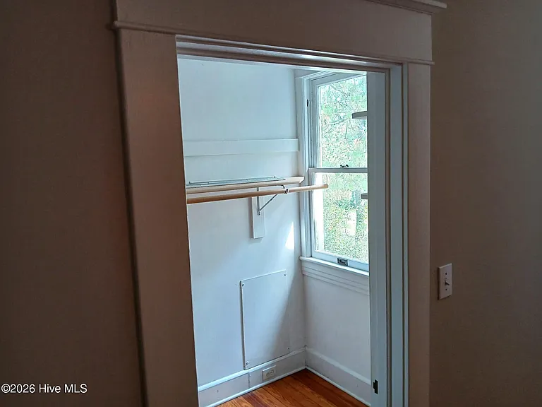 180 N May St — Photo 22