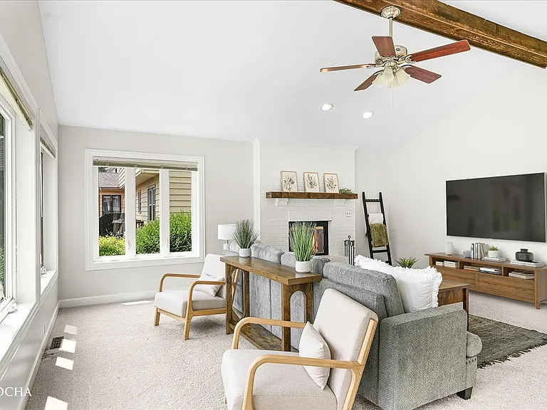 1012 Bainbridge Dr — Photo 16
