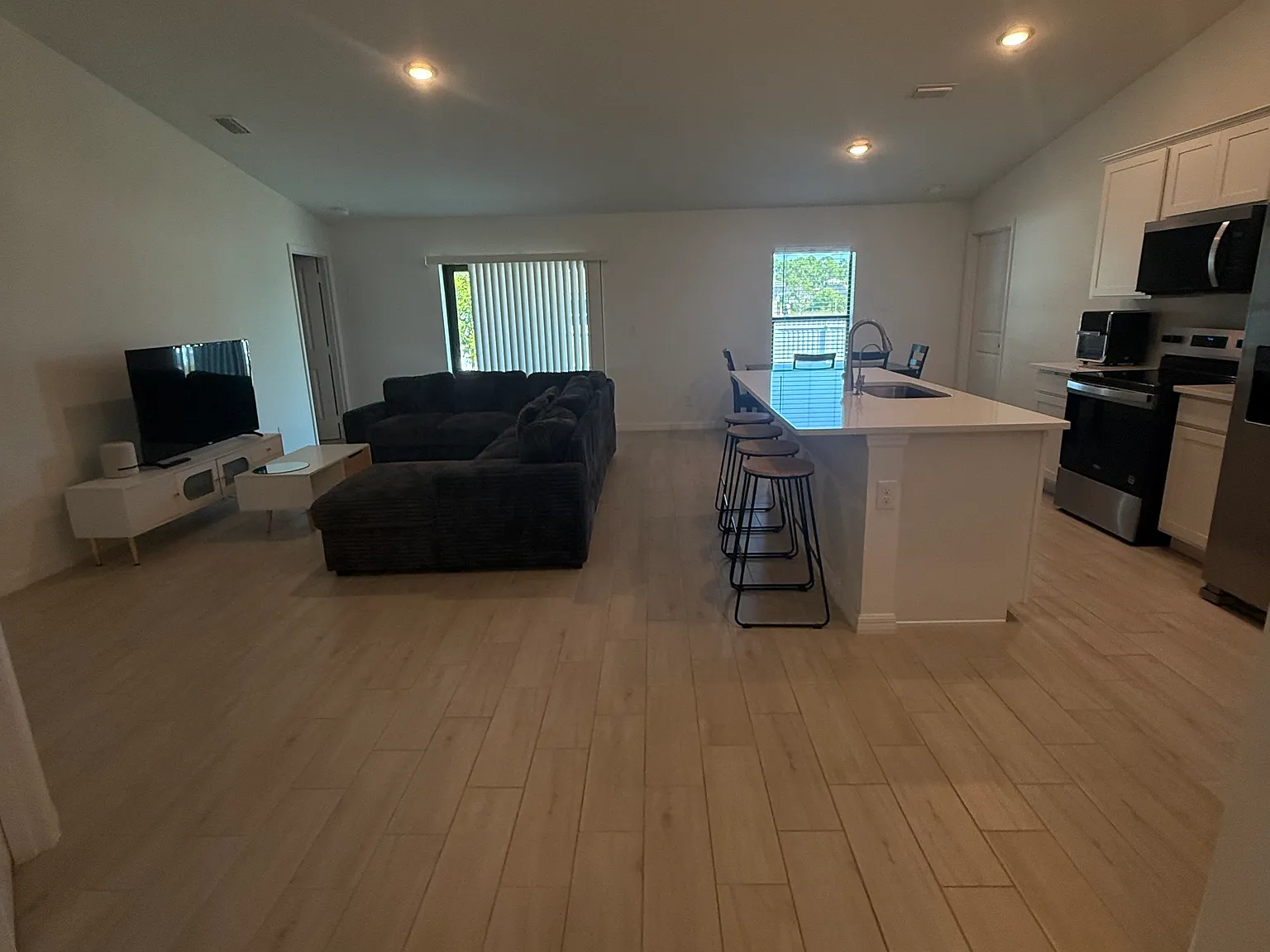 4 bed, 1469 sqft, $2,400 — Photo 3