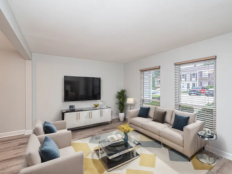 1851 Wellington Pl — Photo 3