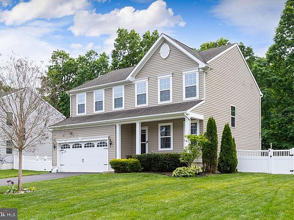 2nd image of 824 Kristin Ln