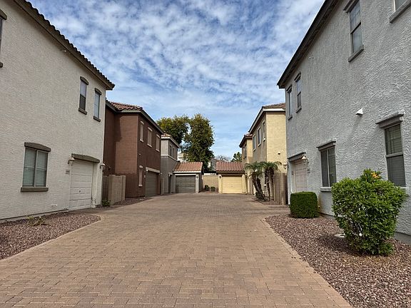 4th image of 4690 E Laurel Ave