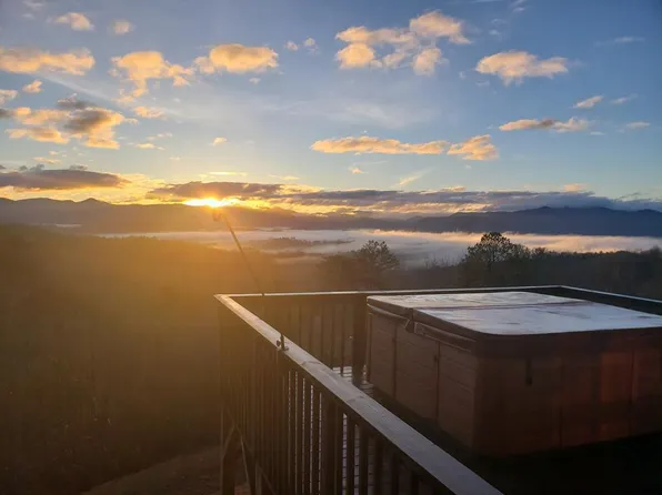 1162 Trimont Mountain Rd, Franklin, NC 28734