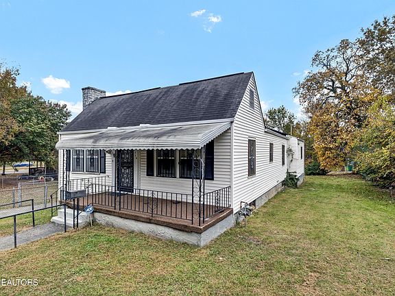 2nd image of 2564 Woodbine Ave