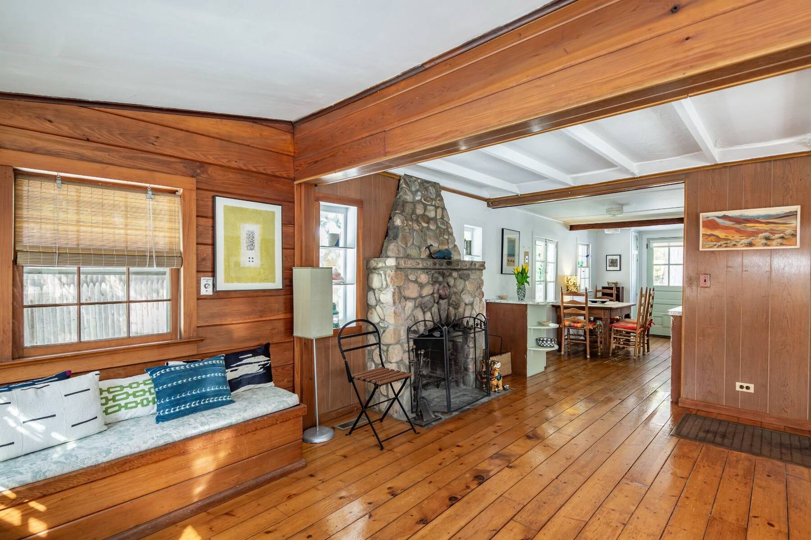  Living area, open to kitchen