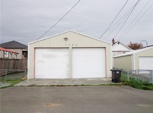 1324 E Marine View Dr, Everett, WA 98201