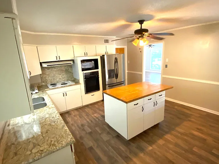 202 Newcastle Dr — Photo 2