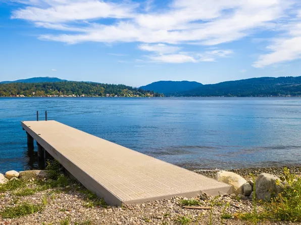 672 W Lake Sammamish Parkway NE, Bellevue, WA 98008