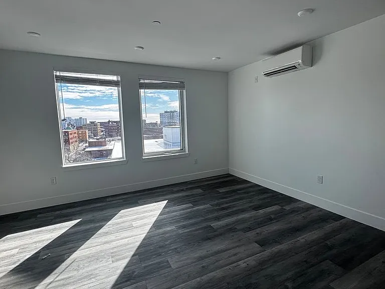 585 ESSEX STREET — Photo 58