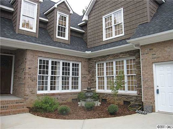 2nd image of 457 Bramblewood Ct SE