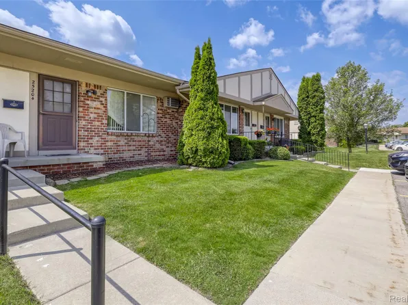 25204 Franklin Ter, South Lyon, MI 48178