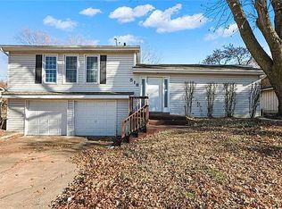 518 S Valley Rd, Olathe, KS 66061