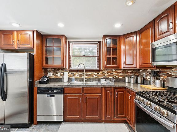 4th image of 14556 Eastman St