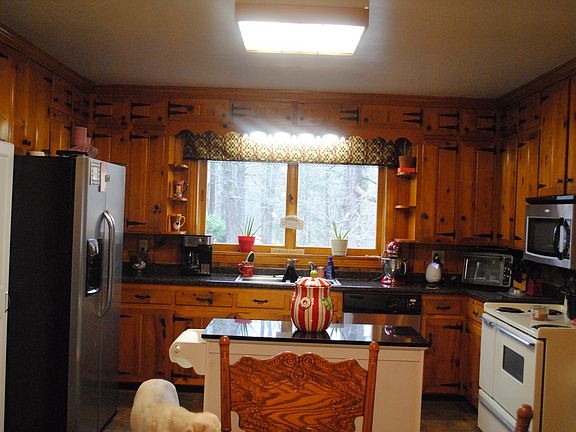 Lots of cabinets!