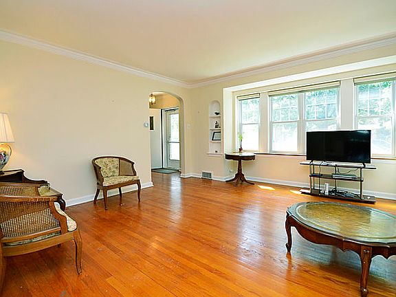 4th image of 3309 N Newcastle Ave