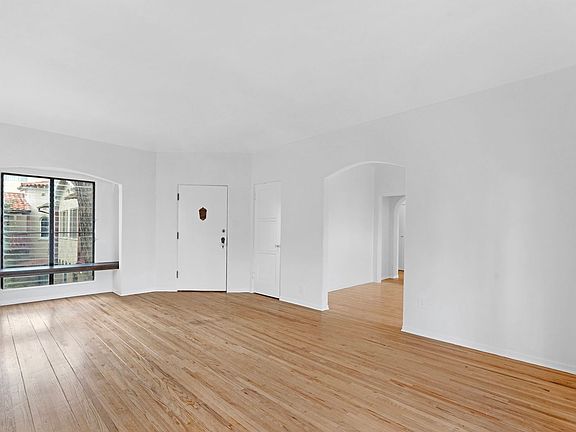 2nd image of 1327 N Vista St #203