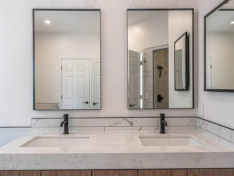 215 Plantation Dr — Photo 63