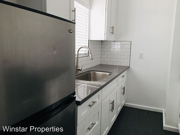 3rd image of 250 Loma Dr APT 210