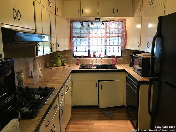 4th image of 307 Sullivan Dr