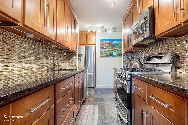 Sold by Sotheby's International Realty | media 23