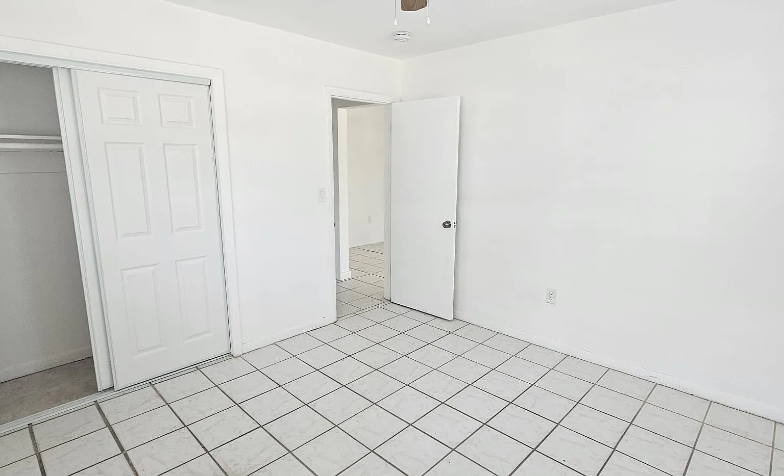 NE 20th Ave, North Miami Beach — Photo 4