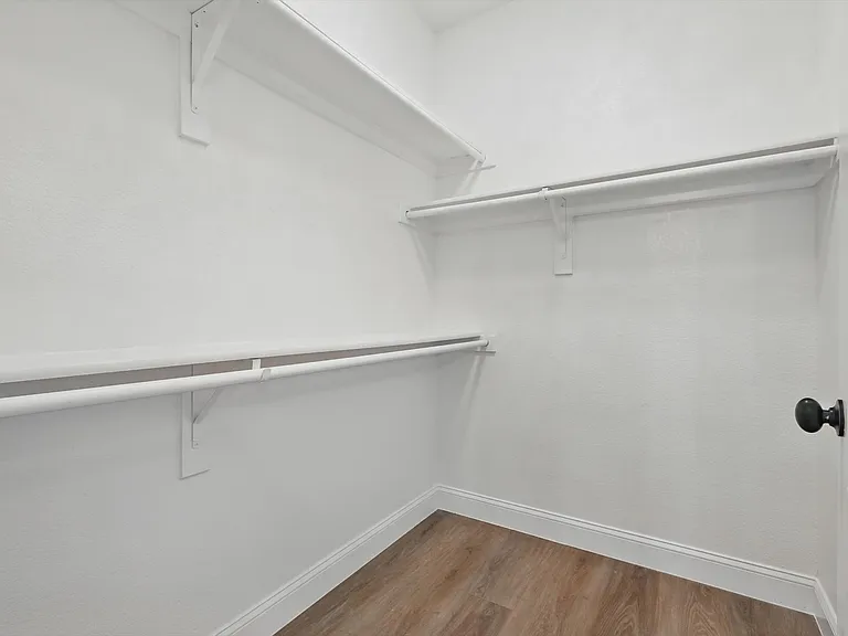 924 Charleston Ln — Photo 4