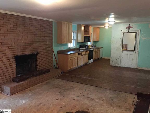 4th image of 15 Millbrooke Cir