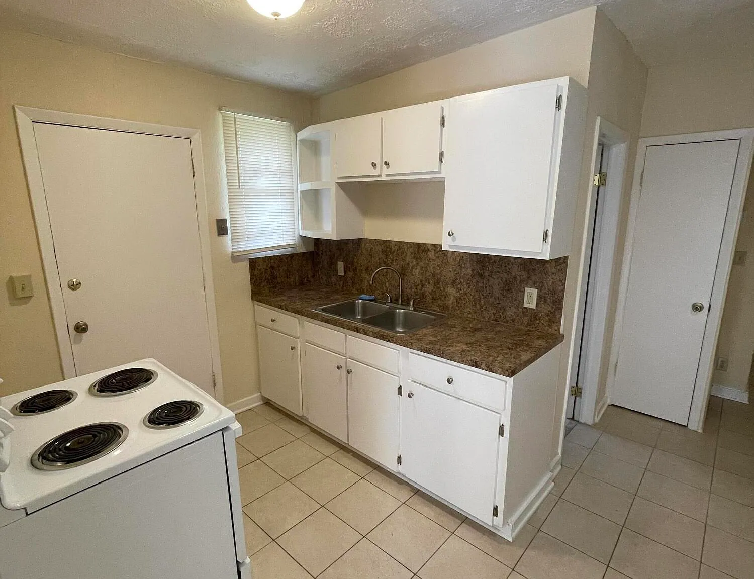 2 bed, 1.0 bath, 800 sqft, $950 — Photo 4