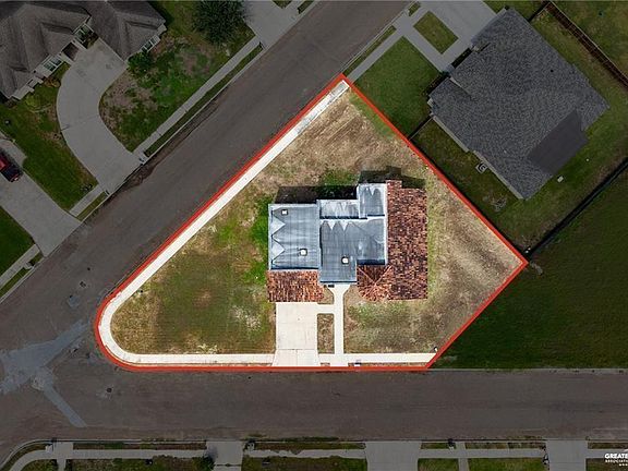 2nd image of 511 Mi Vida St
