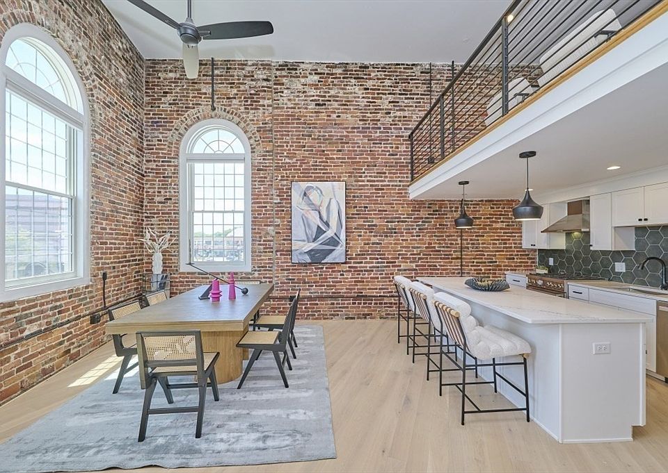 1st image of 34 Salem St #201