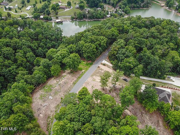 2nd image of 101 Pointe Dr