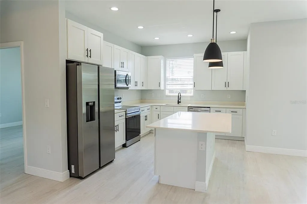 4 bed, 2.0 bath, 1674 sqft, $2,200 — Photo 3