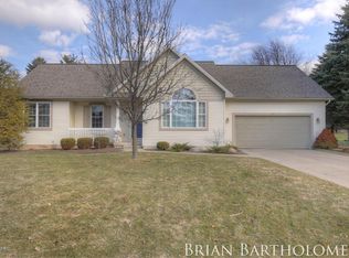6559 Gran Via Dr NE, Rockford, MI 49341