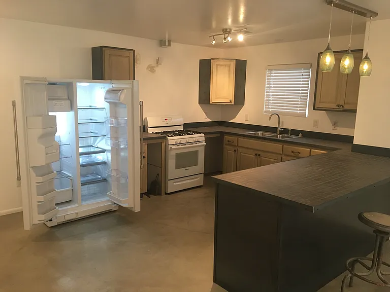 416 Cornell Dr SE #B — Photo 8
