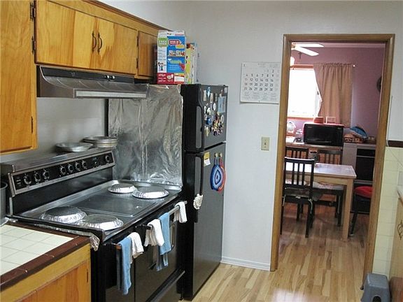 5th image of 12203 6th Ave E